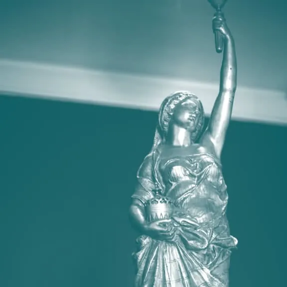 statue